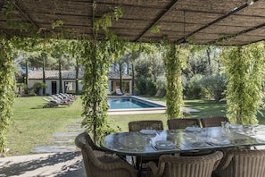 Location vacances LOURMARIN bastide provençale à louer jardin