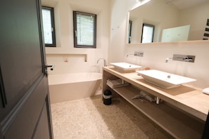 Location vacances LOURMARIN bastide Ă louer 3 salles de bains