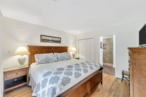1st Bedroom Master: King, Private Bath, TV