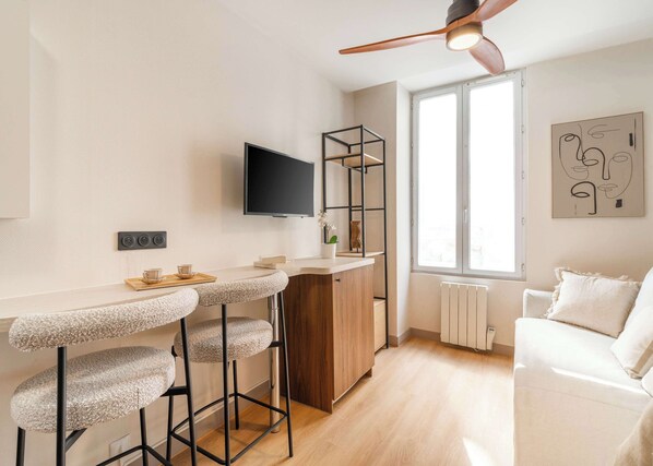 Cozy studio complete with a flat-screen TV and complimentary high-speed Wi-Fi