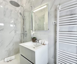 Nice bathroom renovated