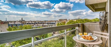 Stunning balcony with view on Paris