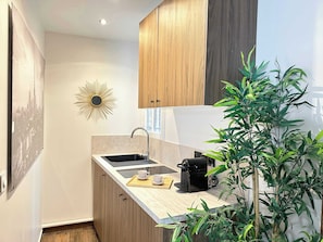 Well equipped kitchen with top induction plate and appliances for hassle-free cooking.