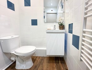Shower with towel and shower product provided