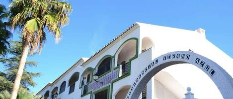 Main entrance to Apartamentos Verano Azul