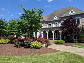 Covered entry - circular driveway