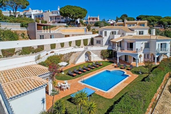 Villa Tess image