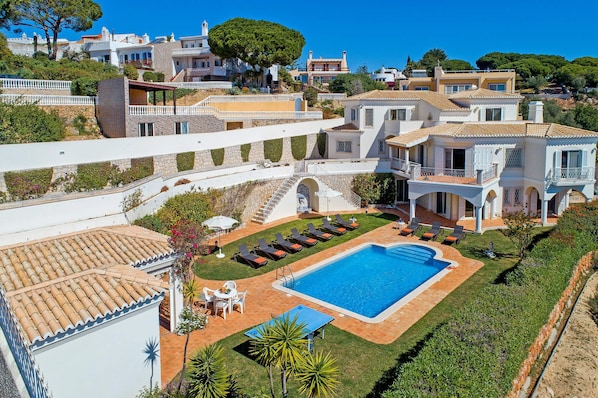 Villa Tess image