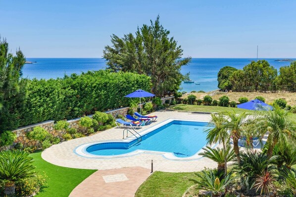 Villa Clive image