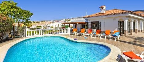 Villa Blanca Salvaje image