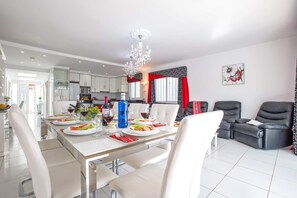 Villa Bonita Salvaje image