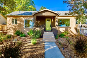 Dreaming of your wine country Villa? Look no further! This beautifully remodeled 4 bedrooms, 2 bathroom home is located in the heart of downtown Paso Robles