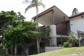 Gone Surfing Front Balcony