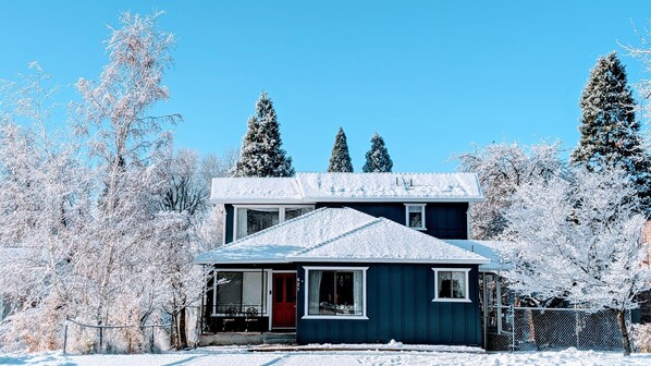 Spacious 2-story home with enclosed backyard and plenty of room to play for pets & littles.