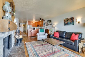 Living Area | Sleeper Sofa | Free WiFi | Central Heating