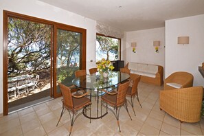 The living-room with the dinner area opened to the sea view