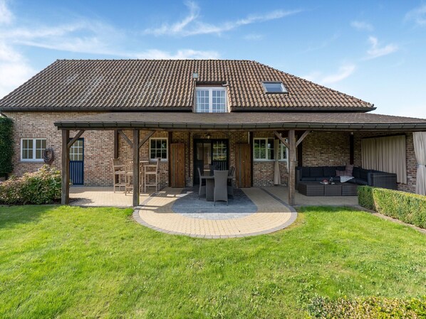 Außenseite Ferienhaus [Sommer]