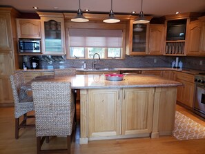 Fully equipped kitchen featuring beautiful granite counter tops. 