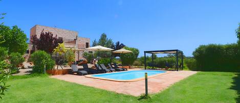 Beautiful finca in Majorca, with pool and garden. Vigili 417