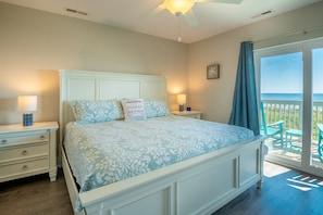 Oceanfront Master Bedroom With Deck Access