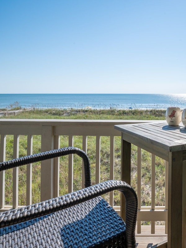 Oceanfront Deck Outdoor Dining For Two