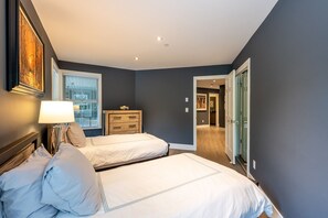 Third bedroom: Twin beds (King option)