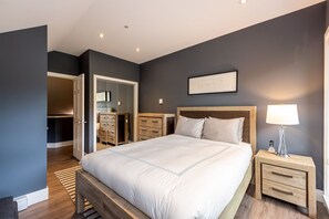 Second bedroom: Queen bed, ensuite