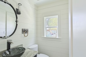 21-Shoreline-9-Unit-1-Powder-Room