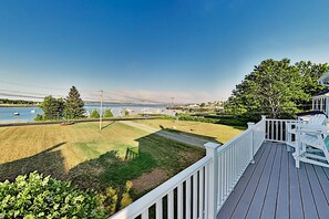 Watch the lobstermen head off to work in the mornings from your top deck.