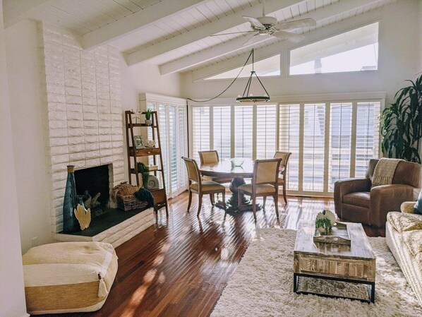 Cozy living room with dining area