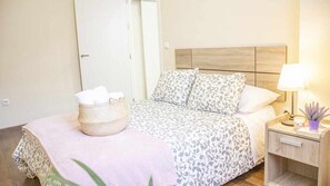 Bed,Photo of the whole room