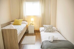 Bed,Photo of the whole room