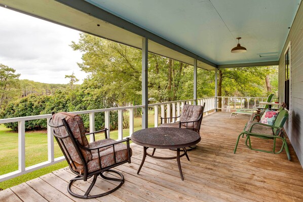 Doyline Vacation Rental | 1BR | 1BA | 1,000 Sq Ft | 1 Step for Entry