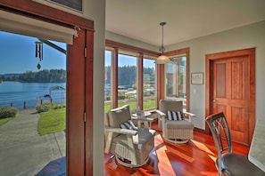 Lounge Area | Clear Lake Views