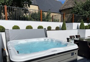 Shaven Cottage Hot Tub - StayCotswold