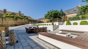 Shaven Cottage Outdoor Dining Area - StayCotswold