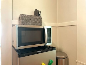 Microwave w/ mini refrigerator