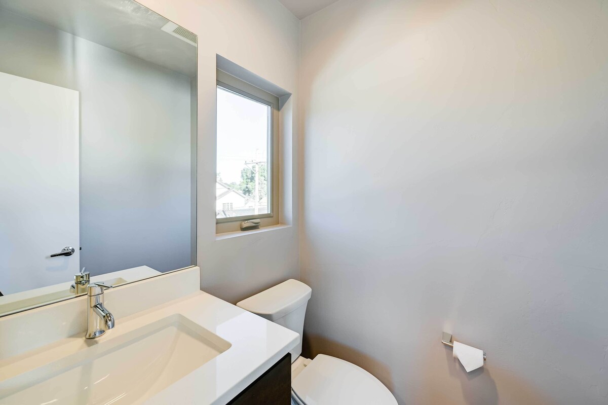 Luxury Denver Area Townhome with Rooftop Deck!