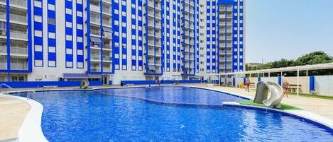 Water, Property, Building, Swimming Pool, Sky, Blue, Azure, Window, Urban Design, Condominium
