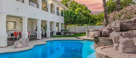 The Gatsby House Outdoor Oasis with Gorgeous Pool and lounge area