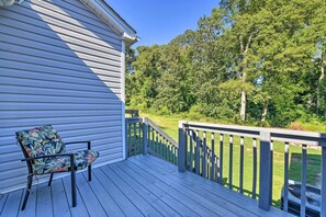 Private Deck | 7 Steps Down to Backyard