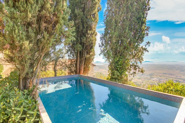 Holiday Home Swimming Pool