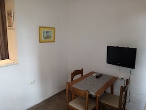 SA1(2+1): living room