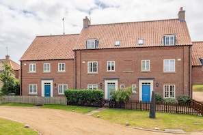 Roof Top View: Front elevation