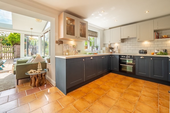 Roof Top View: Kitchen and conservatory