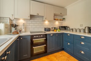 Ground floor: Lovely bespoke well-equipped kitchen