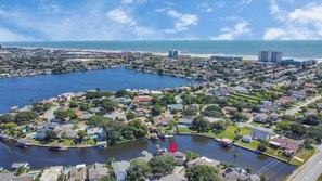 The location is centrally located to everything Galveston has to offer not to mention being on the water !!!