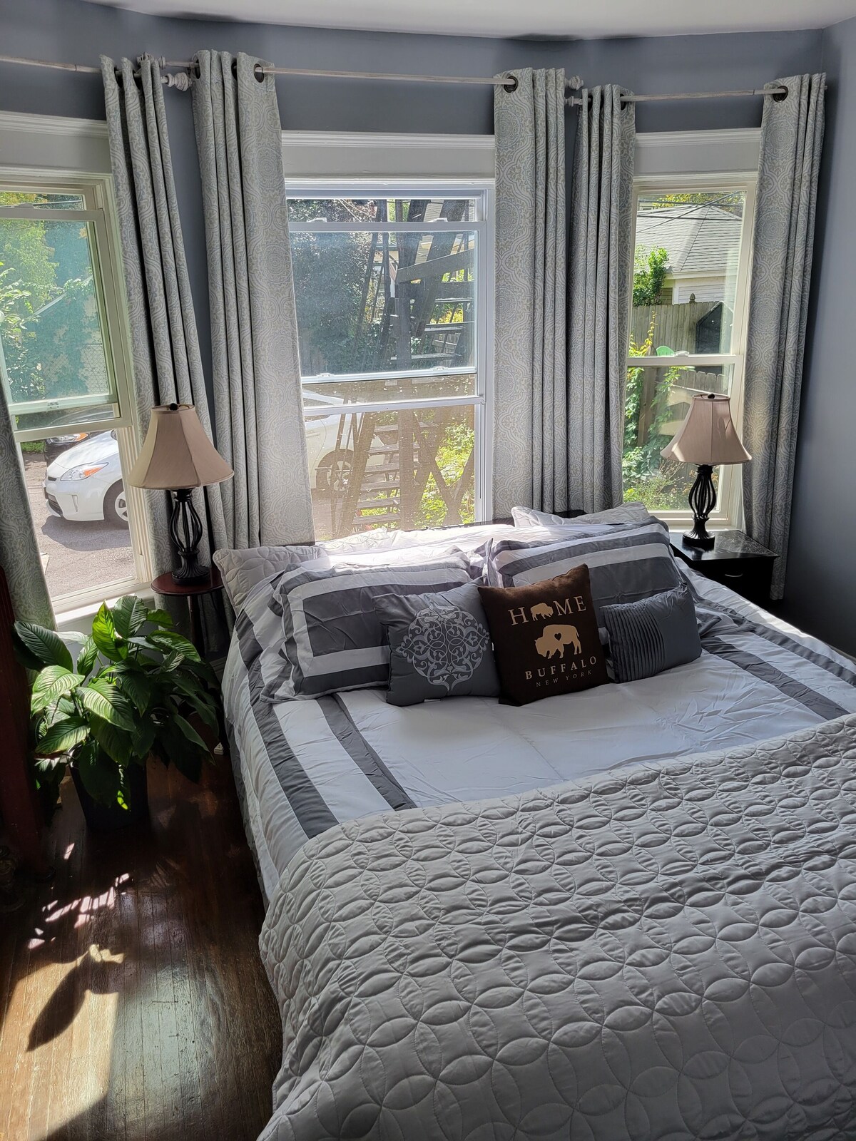 2 BR + Office Oasis in the Elmwood Village