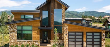 Welcome to Wildhorse Sanctuary