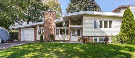 Open Concept Bright and Cheerful Home